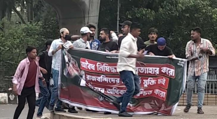 টিএসসিতে ছাত্রলীগের ঝটিকা মিছিল, গাড়িসহ আটক ২